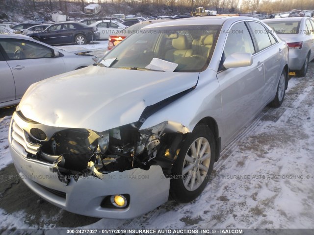 4T4BF3EK4BR208625 - 2011 TOYOTA CAMRY SE/LE/XLE SILVER photo 2