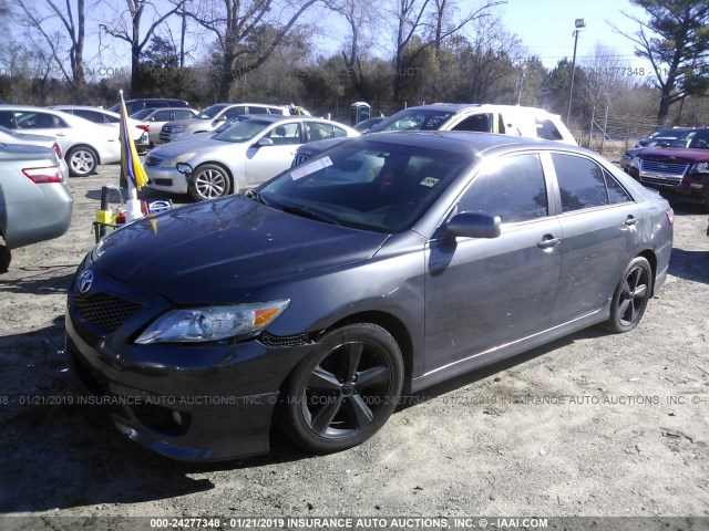 4T1BF3EK3BU207878 - 2011 TOYOTA CAMRY SE/LE/XLE 灰色 照片 2