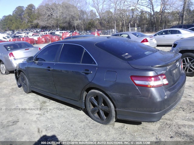 4T1BF3EK3BU207878 - 2011 TOYOTA CAMRY SE/LE/XLE 灰色 照片 3