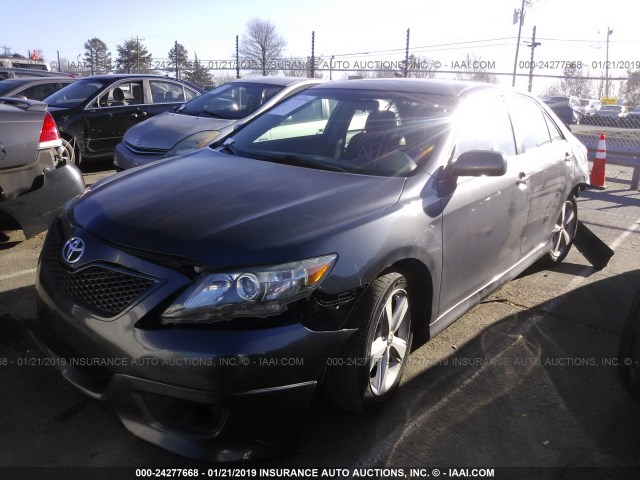 4T1BK3EK4AU108111 - 2010 TOYOTA CAMRY SE/LE/XLE GRAY photo 2