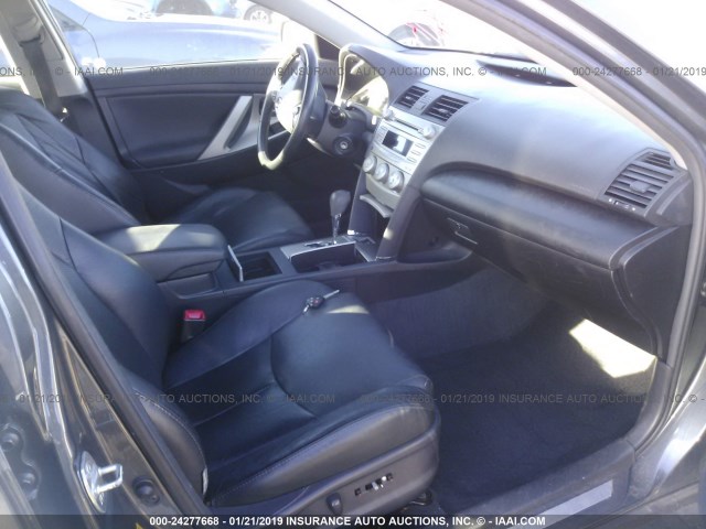 4T1BK3EK4AU108111 - 2010 TOYOTA CAMRY SE/LE/XLE GRAY photo 5