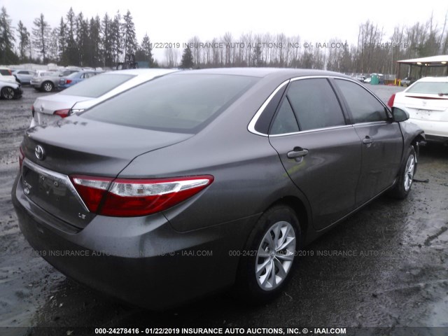 4T1BF1FK1HU410733 - 2017 TOYOTA CAMRY LE/XLE/SE/XSE GRAY photo 4