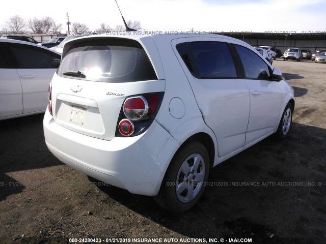 1G1JA6SH3D4106120 - 2013 CHEVROLET SONIC LS WHITE photo 4