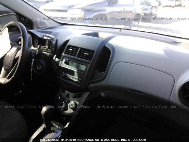 1G1JA6SH3D4106120 - 2013 CHEVROLET SONIC LS WHITE photo 5