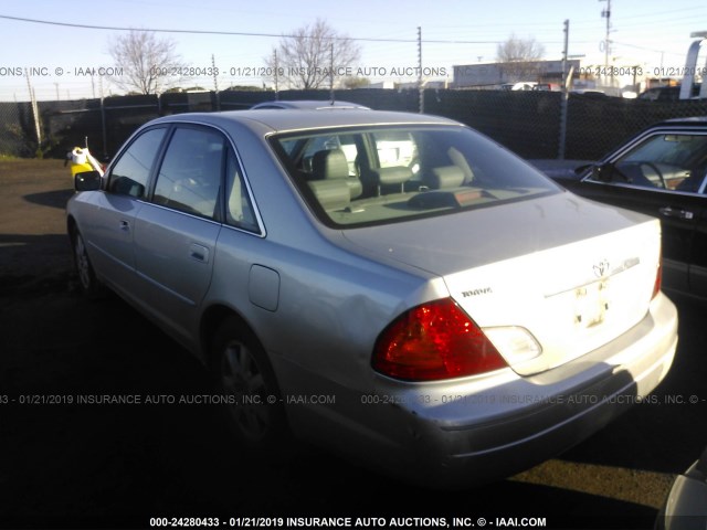 4T1BF28B62U222428 - 2002 TOYOTA AVALON XL/XLS SILVER photo 3