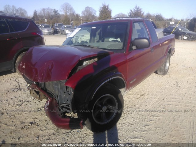 1GCCS19W828171958 - 2002 CHEVROLET S TRUCK S10 RED photo 2