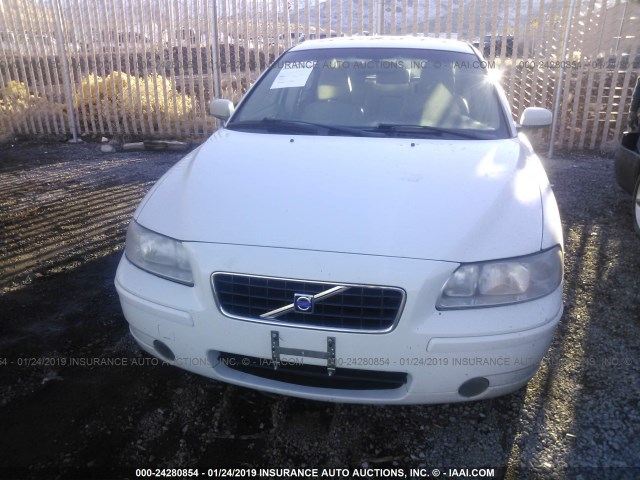 YV1RS592452428355 - 2005 VOLVO S60 2.5T WHITE photo 6