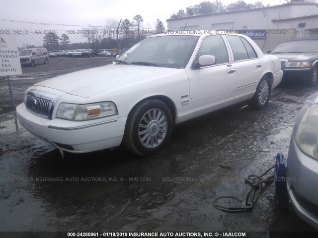 2MEHM75V09X612216 - 2009 MERCURY GRAND MARQUIS  WHITE photo 2