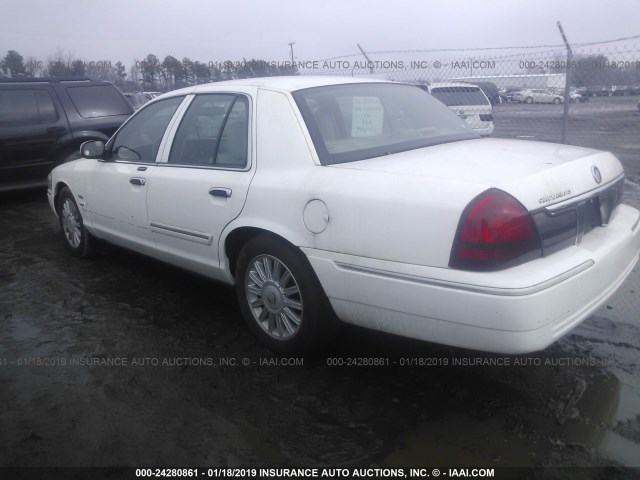 2MEHM75V09X612216 - 2009 MERCURY GRAND MARQUIS  WHITE photo 3