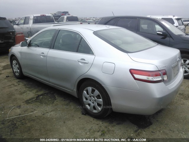 4T1BF3EK4BU164877 - 2011 TOYOTA CAMRY SE/LE/XLE SILVER photo 3