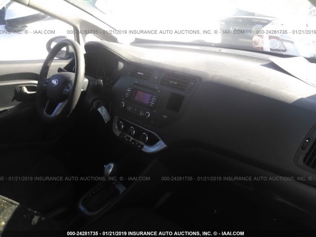 KNADM4A35F6527413 - 2015 KIA RIO LX SILVER photo 5