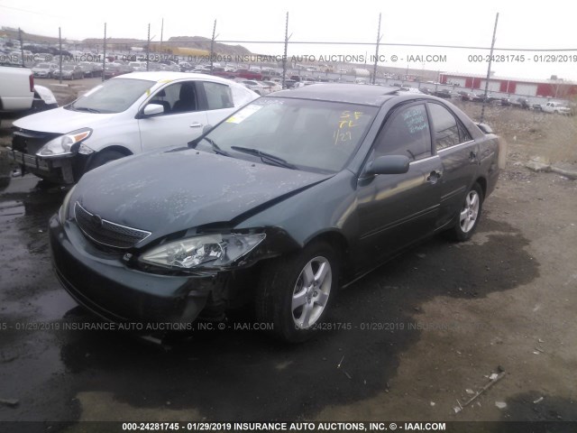 4T1BF30K63U548765 - 2003 TOYOTA CAMRY LE/XLE/SE GREEN photo 2