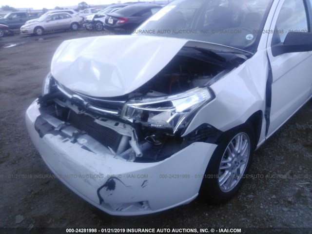 1FAHP35N99W118732 - 2009 FORD FOCUS SE WHITE photo 6