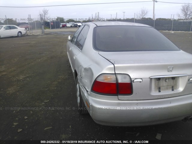 1HGCE6670VA011086 - 1997 HONDA ACCORD EX/EX-R SILVER photo 3