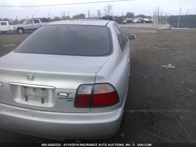 1HGCE6670VA011086 - 1997 HONDA ACCORD EX/EX-R SILVER photo 4