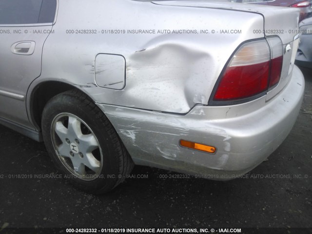 1HGCE6670VA011086 - 1997 HONDA ACCORD EX/EX-R SILVER photo 6