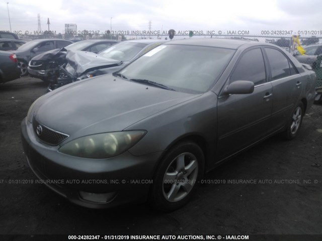 4T1BE32K85U980325 - 2005 TOYOTA CAMRY LE/XLE/SE GRAY photo 2