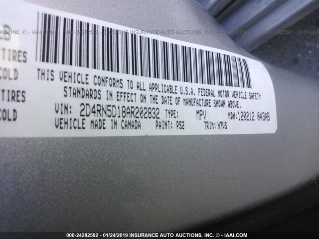 2D4RN5D18AR202832 - 2010 DODGE GRAND CARAVAN SXT SILVER photo 9