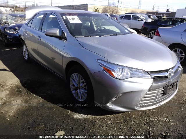 4T1BF1FKXHU404462 - 2017 TOYOTA CAMRY LE/XLE/SE/XSE SILVER photo 1