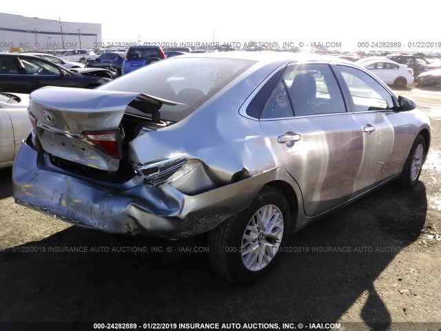 4T1BF1FKXHU404462 - 2017 TOYOTA CAMRY LE/XLE/SE/XSE SILVER photo 4