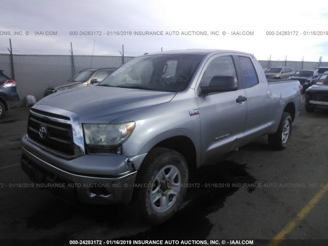 5TFUW5F12AX108996 - 2010 TOYOTA TUNDRA SILVER photo 2