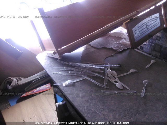 5SFBT35229E101680 - 2009 HEARTLAND 32QBSS  白色 照片 10