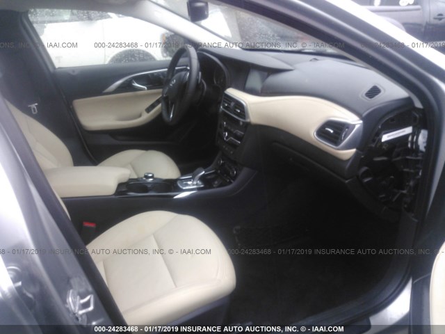 SJKCH5CPXJA046861 - 2018 INFINITI QX30 SILVER photo 5