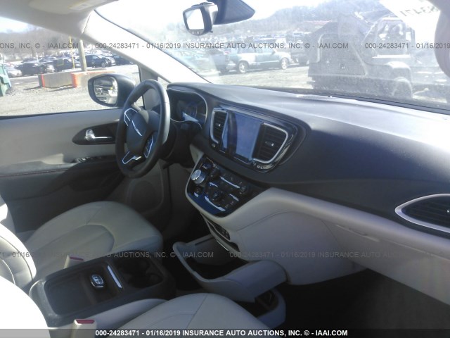 2C4RC1BG7HR778635 - 2017 CHRYSLER PACIFICA GRAY photo 5