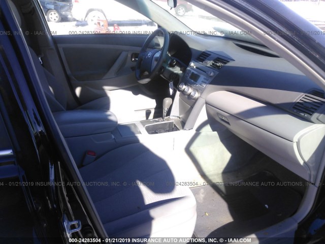 4T1BF3EK5BU229896 - 2011 TOYOTA CAMRY SE/LE/XLE 黑色 照片 5