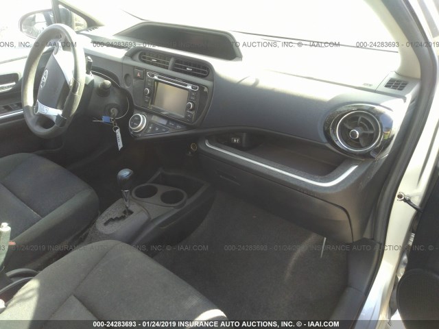 JTDKDTB32F1088400 - 2015 TOYOTA PRIUS C SILVER photo 5