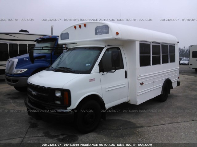 1GBHG31FX21115919 - 2002 CHEVROLET EXPRESS G3500  WHITE photo 2