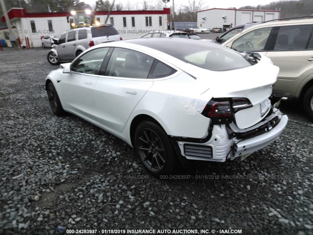 5YJ3E1EA9JF153212 - 2018 TESLA MODEL 3 WHITE photo 3