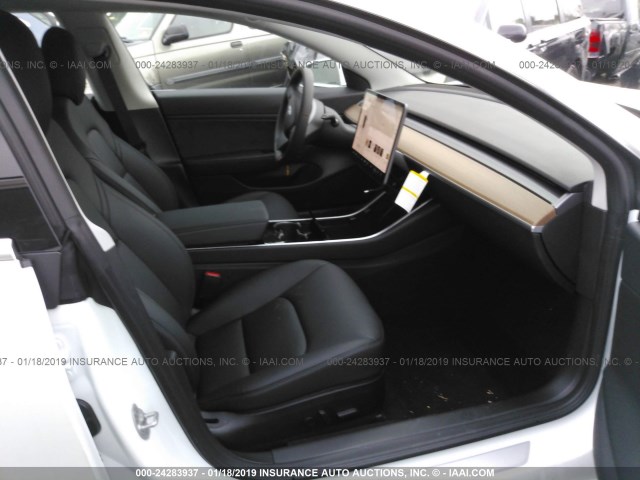 5YJ3E1EA9JF153212 - 2018 TESLA MODEL 3 WHITE photo 5