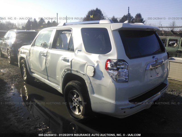 JTEBU5JR7D5141367 - 2013 TOYOTA 4RUNNER SR5/LIMITED/TRAIL WHITE photo 3