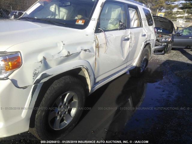 JTEBU5JR7D5141367 - 2013 TOYOTA 4RUNNER SR5/LIMITED/TRAIL WHITE photo 6