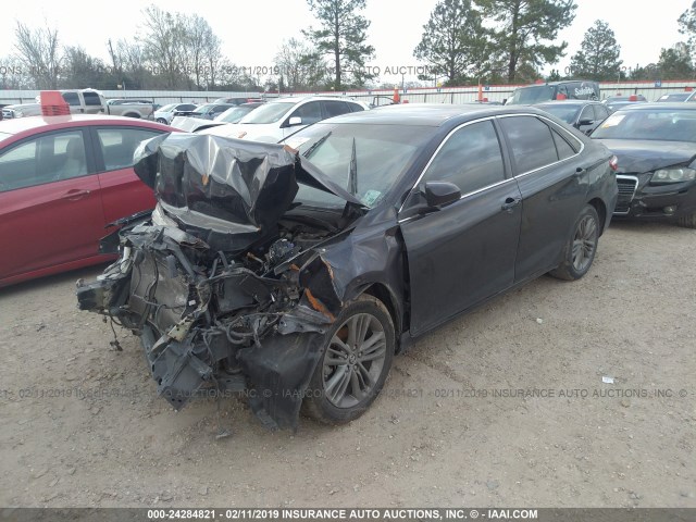 4T1BF1FK5GU171346 - 2016 TOYOTA CAMRY LE/XLE/SE/XSE შავი ფოტო 2