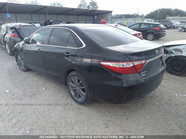 4T1BF1FK5GU171346 - 2016 TOYOTA CAMRY LE/XLE/SE/XSE შავი ფოტო 3