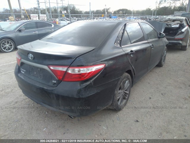 4T1BF1FK5GU171346 - 2016 TOYOTA CAMRY LE/XLE/SE/XSE შავი ფოტო 4