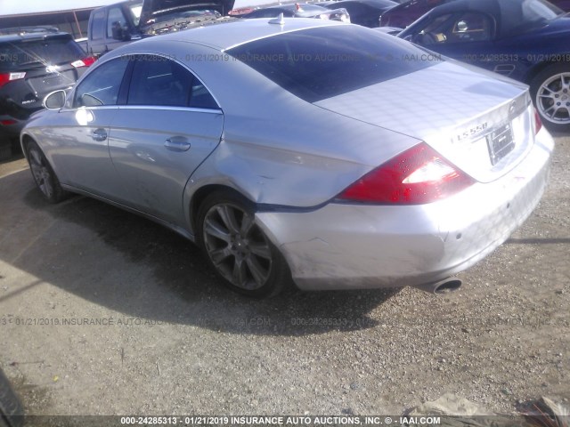 WDDDJ72X88A126331 - 2008 MERCEDES-BENZ CLS 550 SILVER photo 3