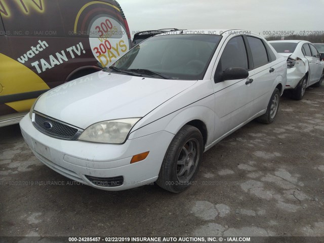 1FAFP34N37W278157 - 2007 FORD FOCUS ZX4/S/SE/SES WHITE photo 2