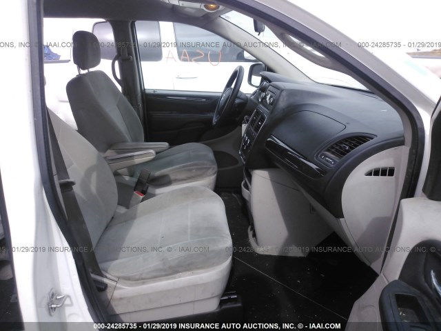 2C4RDGBG8DR724142 - 2013 DODGE GRAND CARAVAN SE WHITE photo 5