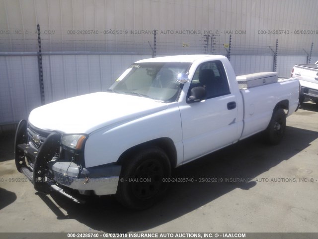 3GCEC14V06G190363 - 2006 CHEVROLET SILVERADO C1500 WHITE photo 2