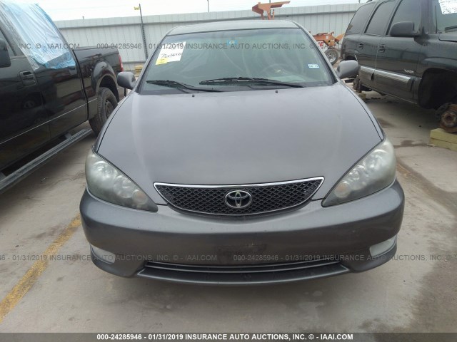 4T1BE32KX5U960576 - 2005 TOYOTA CAMRY LE/XLE/SE GRAY photo 6