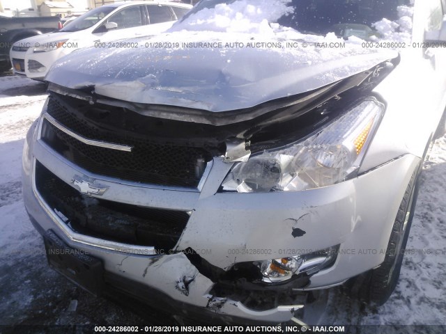 1GNEV23D99S154720 - 2009 CHEVROLET TRAVERSE LT SILVER photo 6