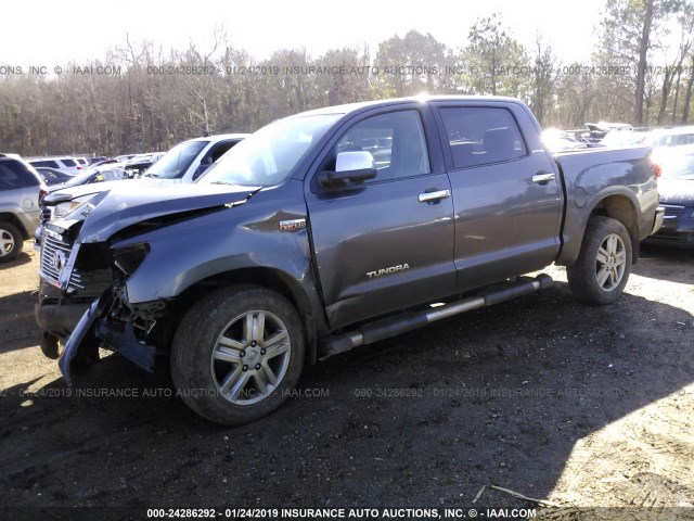 5TFHY5F13DX285458 - 2013 TOYOTA TUNDRA CREWMAX LTD/PLATINUM GRAY photo 2