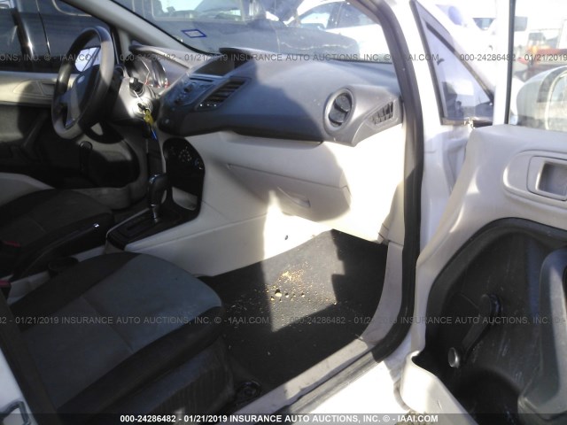 3FADP4AJ7DM149770 - 2013 FORD FIESTA S WHITE photo 5