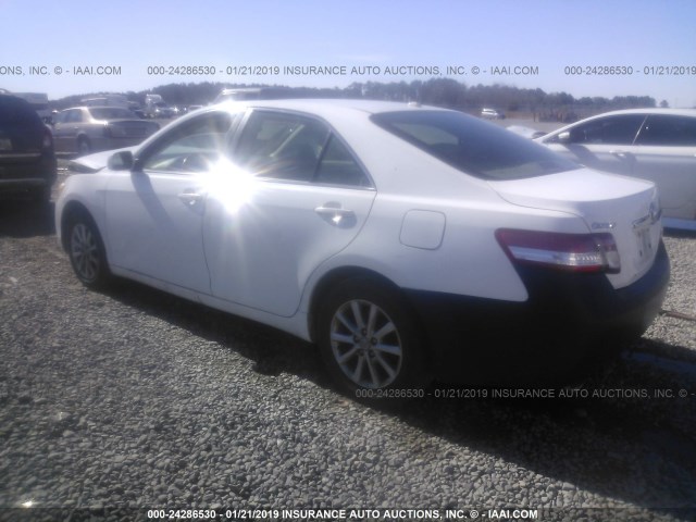 4T1BK3EK7BU613674 - 2011 TOYOTA CAMRY SE/LE/XLE WHITE photo 3