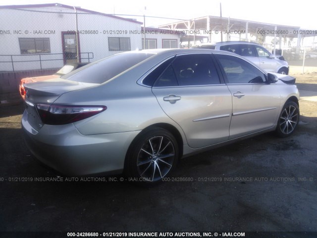 4T1BF1FK4HU642131 - 2017 TOYOTA CAMRY LE/XLE/SE/XSE 银色 照片 4