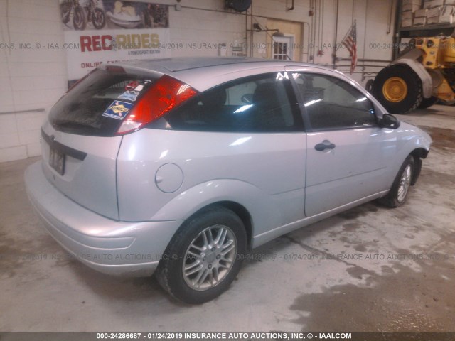 1FAFP31N67W274205 - 2007 FORD FOCUS ZX3/S/SE/SES SILVER photo 4