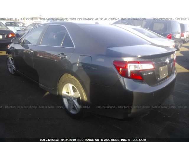 4T1BF1FK5DU674967 - 2013 TOYOTA CAMRY L/SE/LE/XLE Boz foto 3